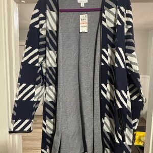 Women's plus Geometric Patterned Sweater - Navy and White